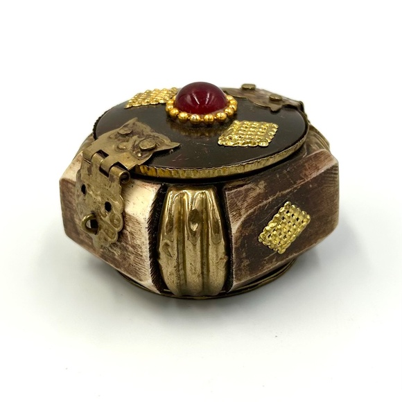 Vintage Camel Bone & Brass Trinket Box Handmade Carved 2X2 Jewelry Box - Picture 2 of 8